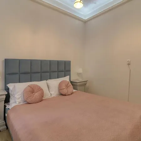 Central Charm Retreat Apartment Bucharest